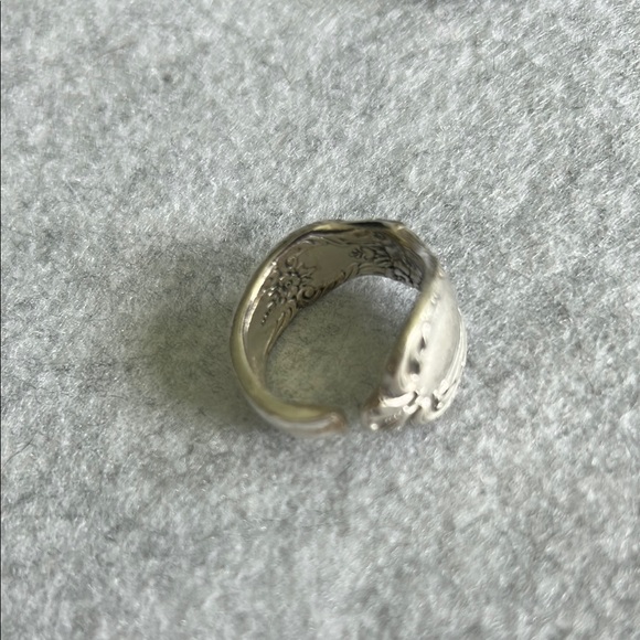 Oneida Stainless Steel Vintage-Inspired Thumb Ring - Picture 9 of 16